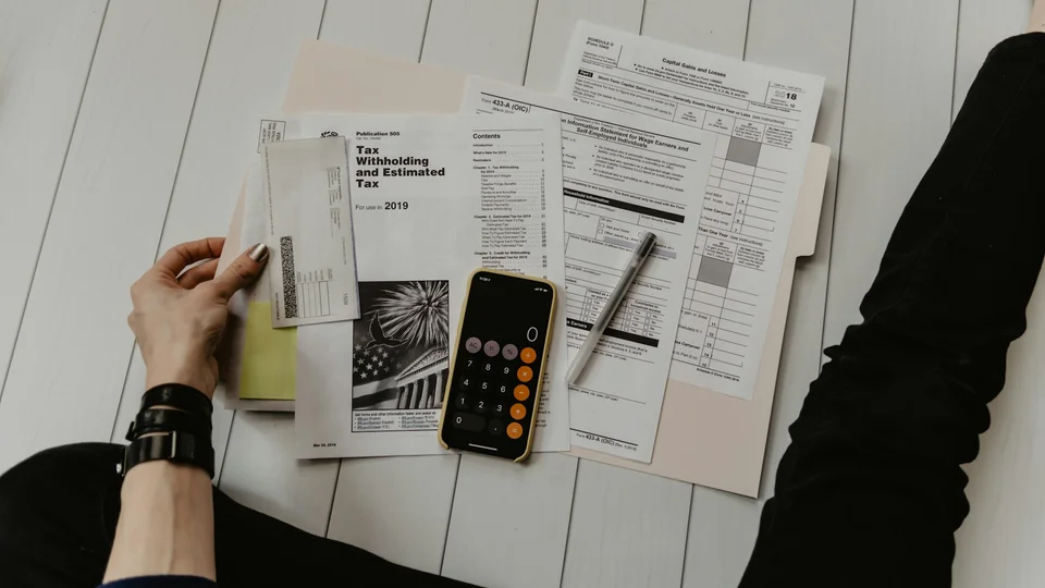 Digital invoice and compliance checklist on a business operations dashboard