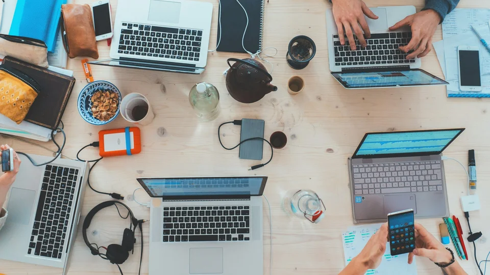Choosing between a Filipino freelance mobile developer and a development agency
